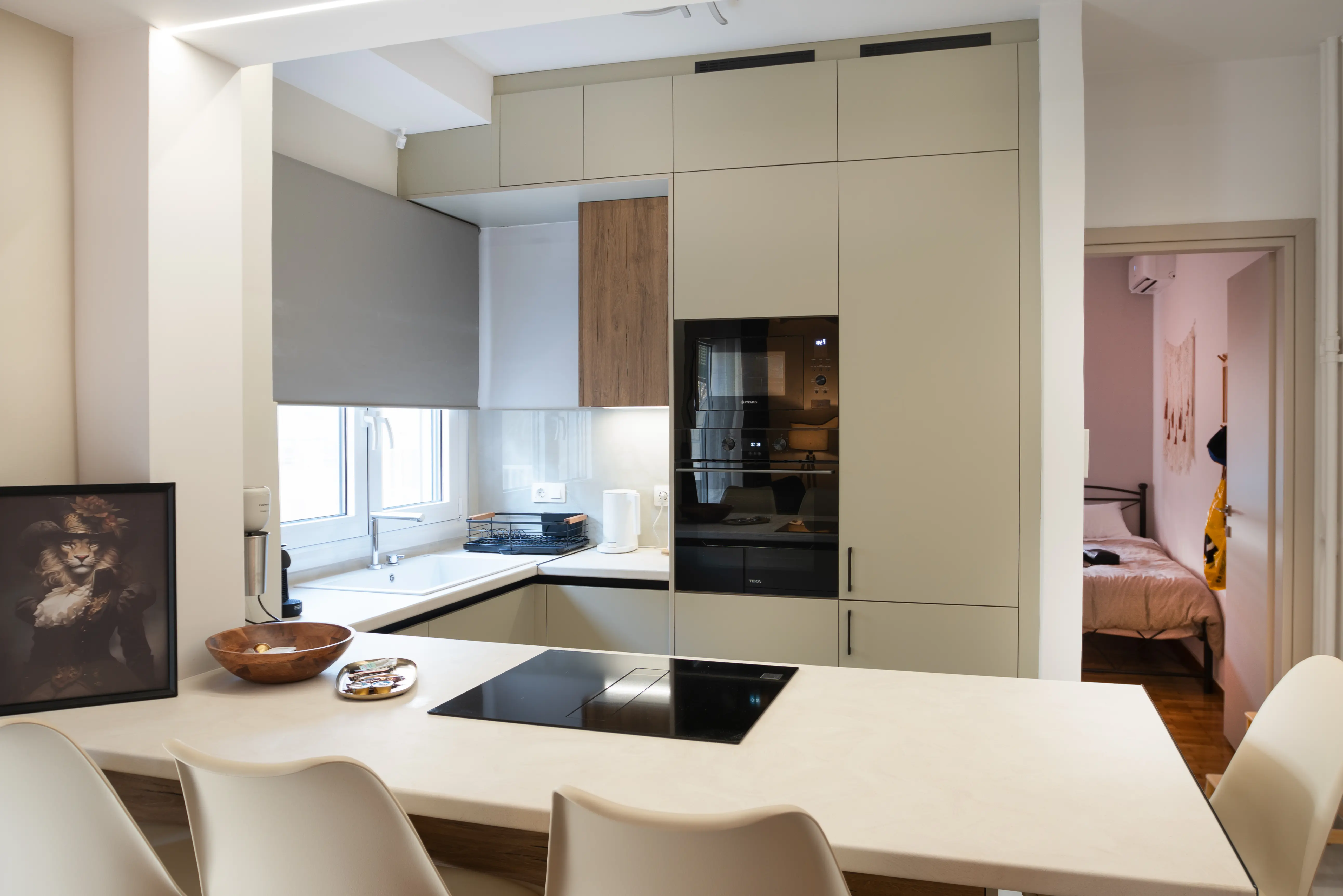 Valtinon Smart Corner Athens - Minimalist Bedroom Suite