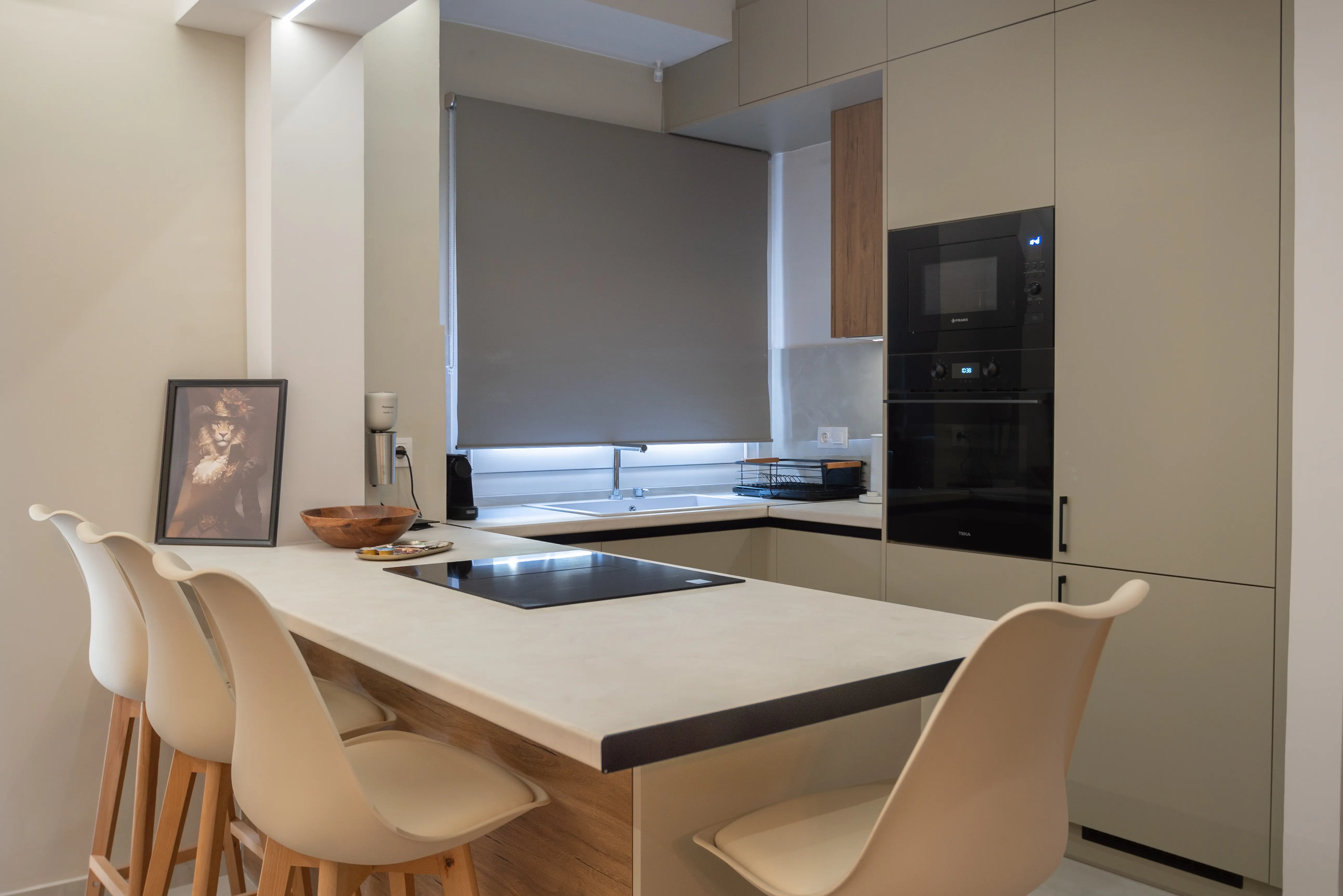 Valtinon Smart Corner Athens - Sophisticated Color Palette